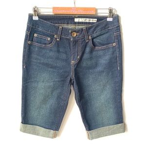 (B48) DKNY Jean Dark wash Blue denim capris shorts, Size 6